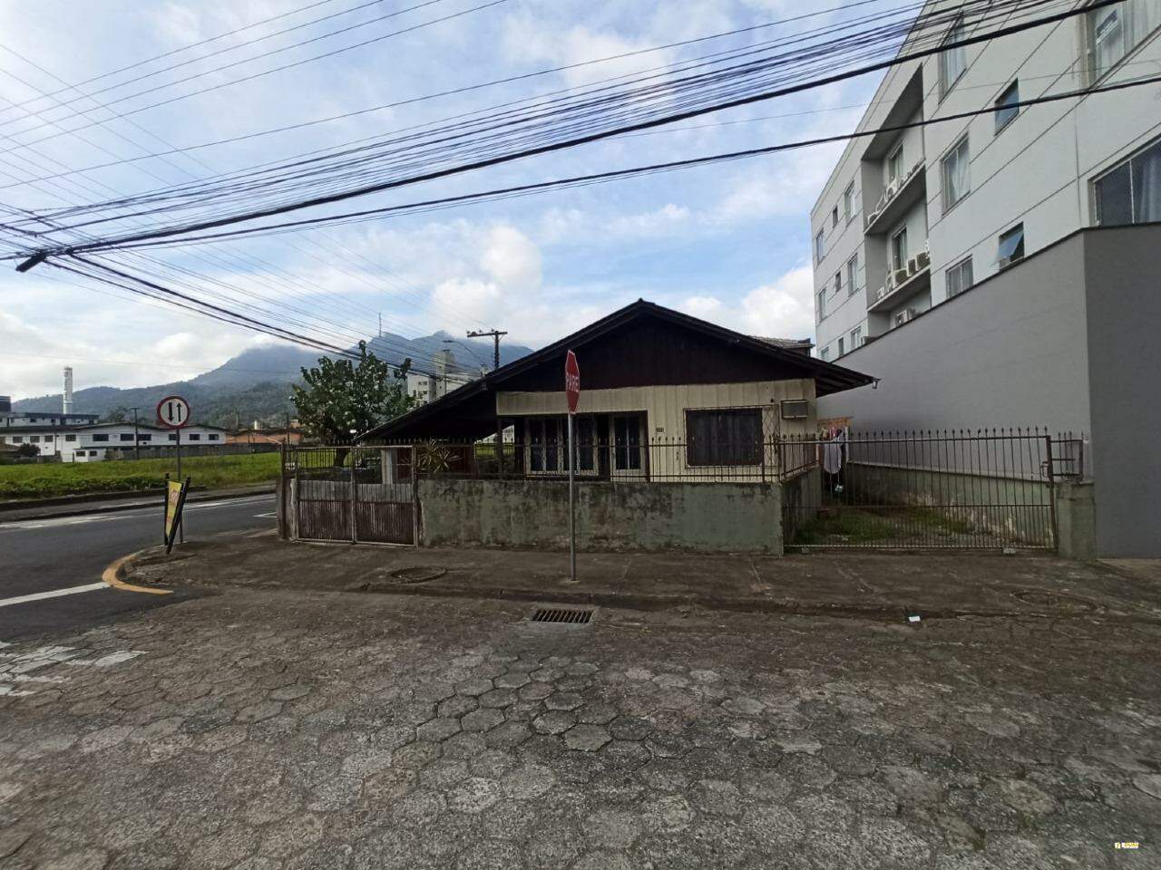 Imagem Casa mista de esquina com terreno de 306,12 m² no bairro Vila Baependi em Jaraguá do Sul