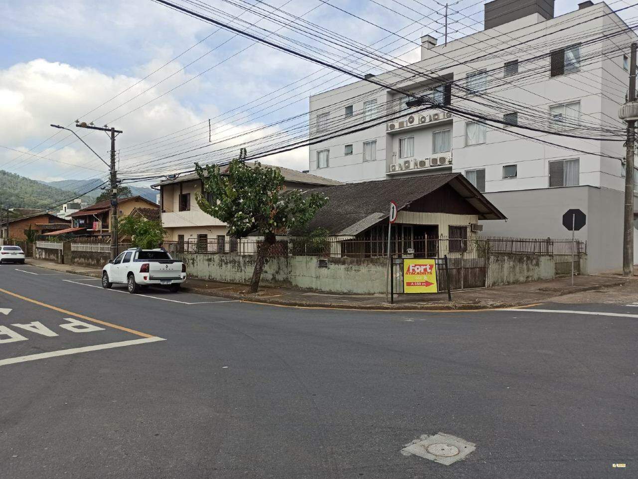 Imagem Casa mista de esquina com terreno de 306,12 m² no bairro Vila Baependi em Jaraguá do Sul