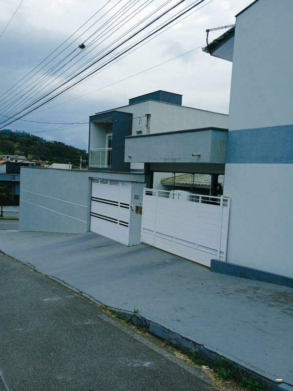 Dois sobrados no mesmo terreno a venda no bairro Tifa Martins em Jaraguá do Sul