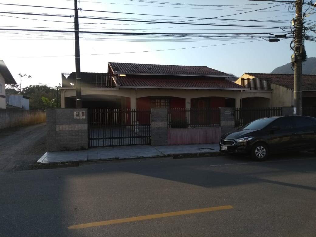 Casa à venda, 2 quartos, 1 suíte, 4 vagas, Centro - Jaraguá do Sul/SC