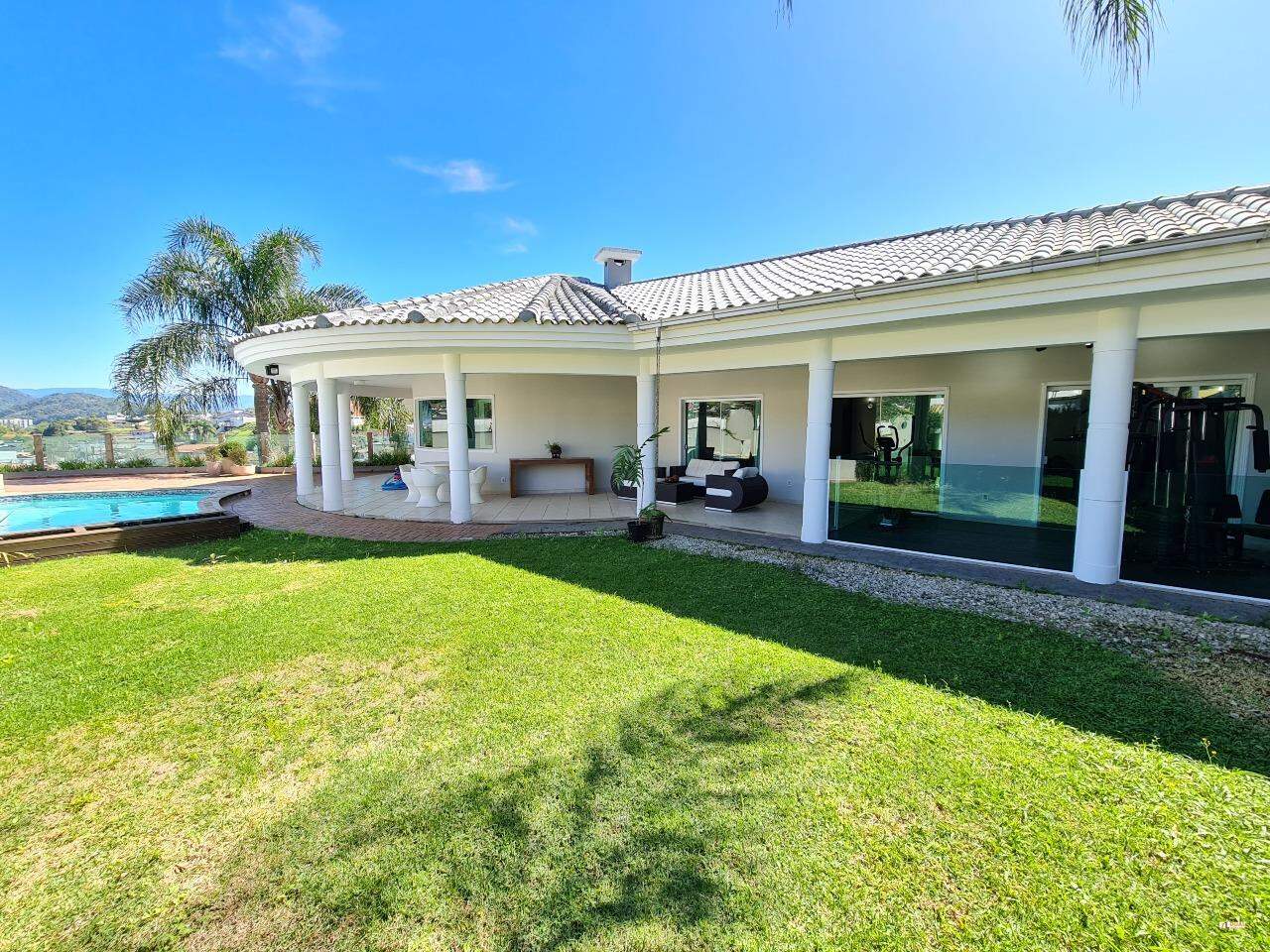 Imagem Casa à venda, 1 quarto, 3 suítes, 3 vagas, Jaraguá Esquerdo - Jaraguá do Sul/SC
