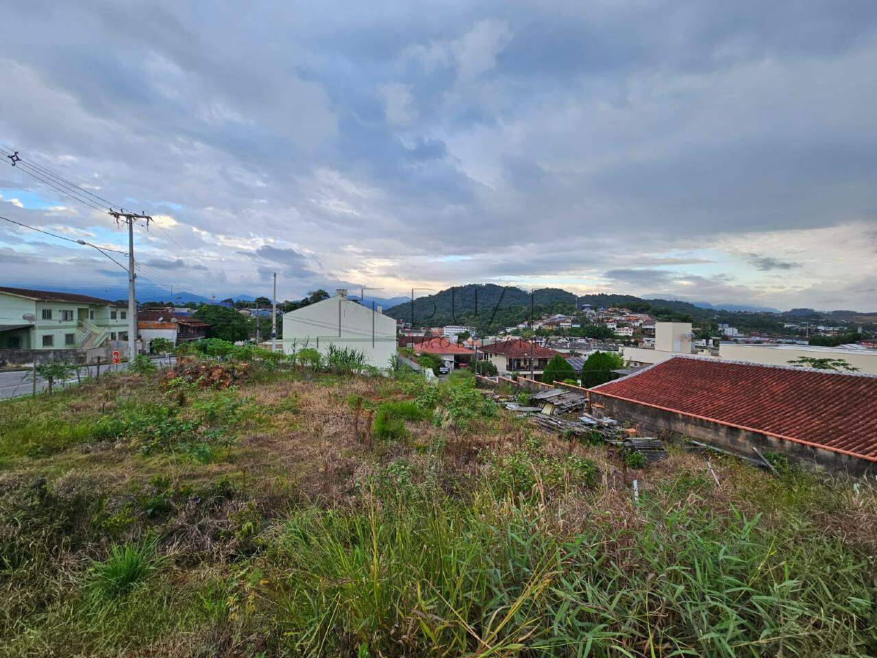  Terreno de esquina com quase 600 m² no bairro Rau em Jaraguá do Sul