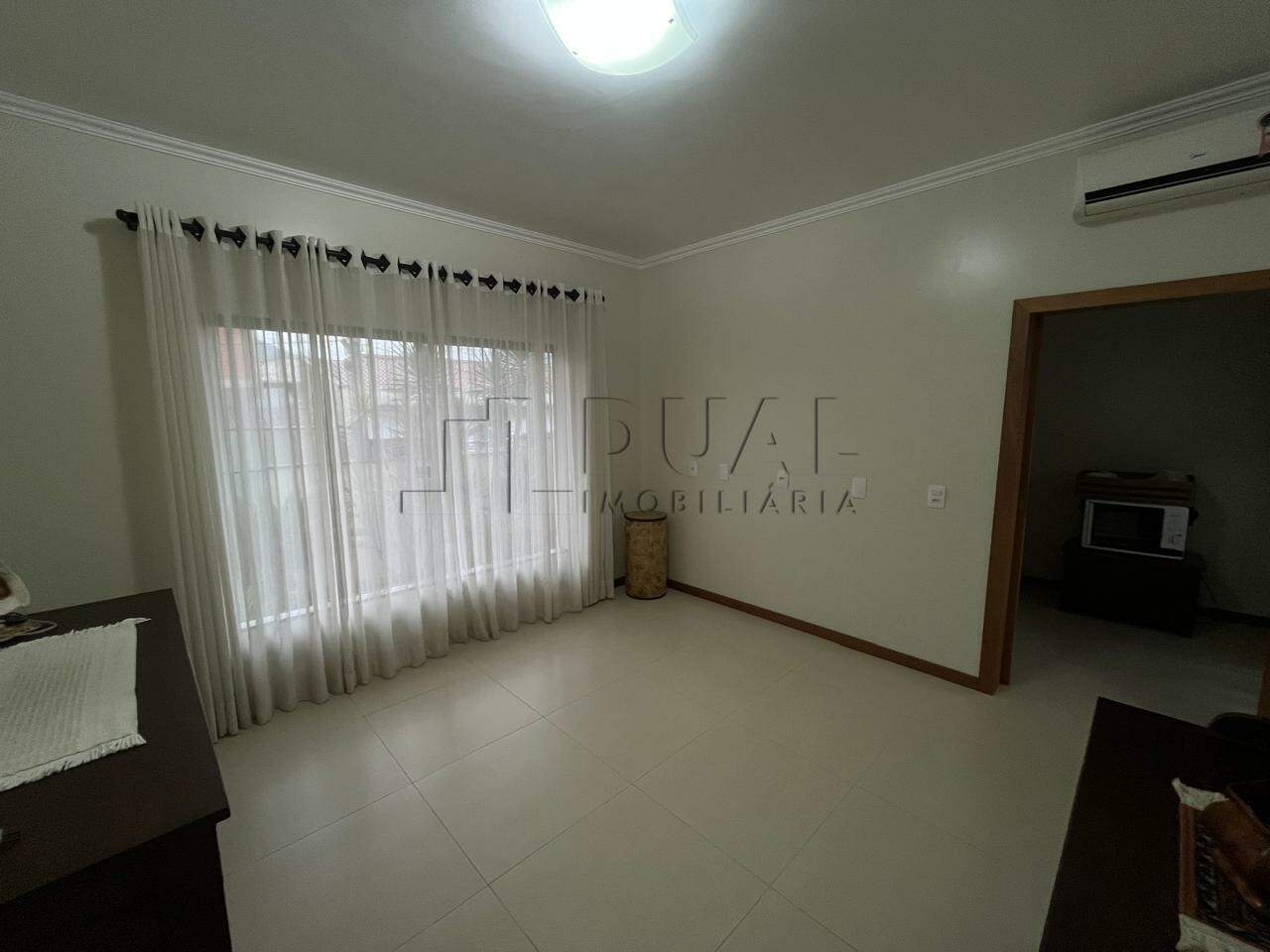 Imagem Casa com ótima localização à venda no bairro Nova Brasília.