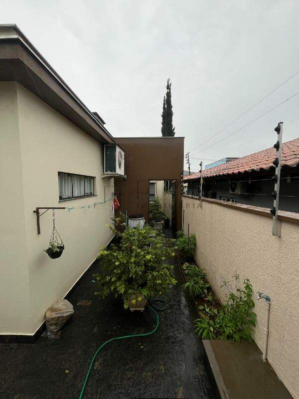 Imagem Casa com ótima localização à venda no bairro Nova Brasília.