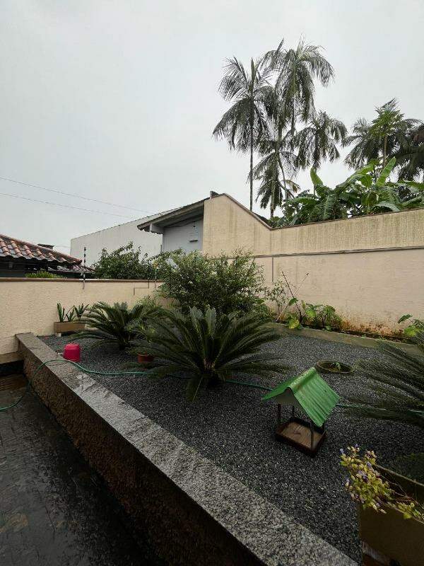 Imagem Casa com ótima localização à venda no bairro Nova Brasília.