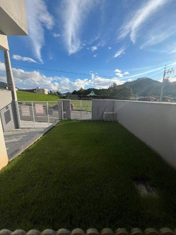 Imagem Geminado com suíte + 02 dormitórios com 108,00m² à venda no bairro Jaraguá 84 em Jaraguá do Sul