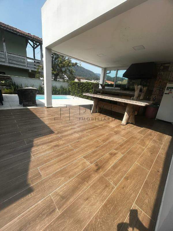 Imagem Casa com 143,35m² semimobiliada à venda no bairro Amizade em Jaraguá do Sul
