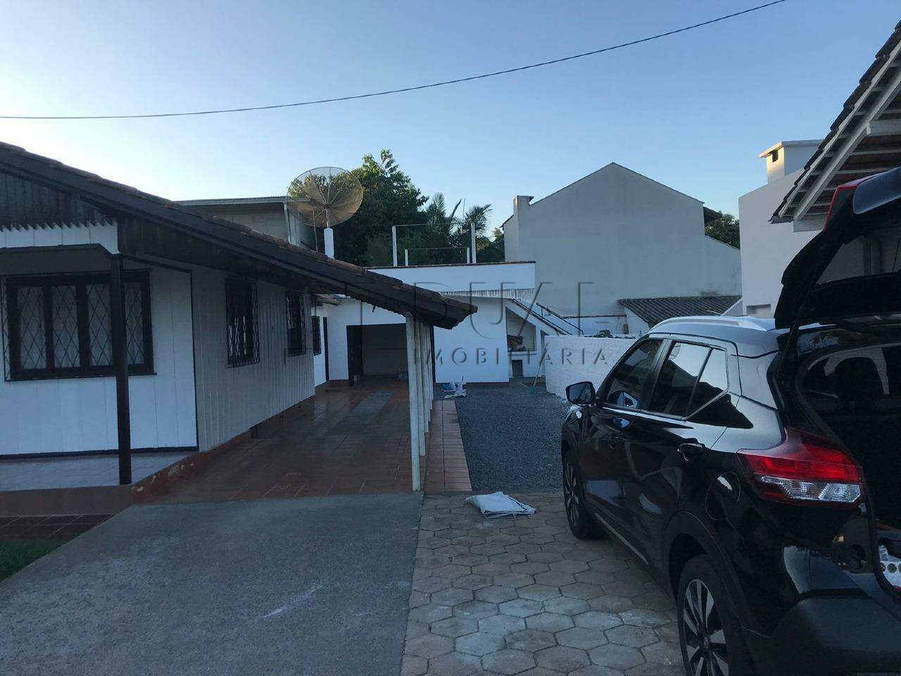Imagem Casa com 107,80m² semimobiliada à venda no bairro Água Verde