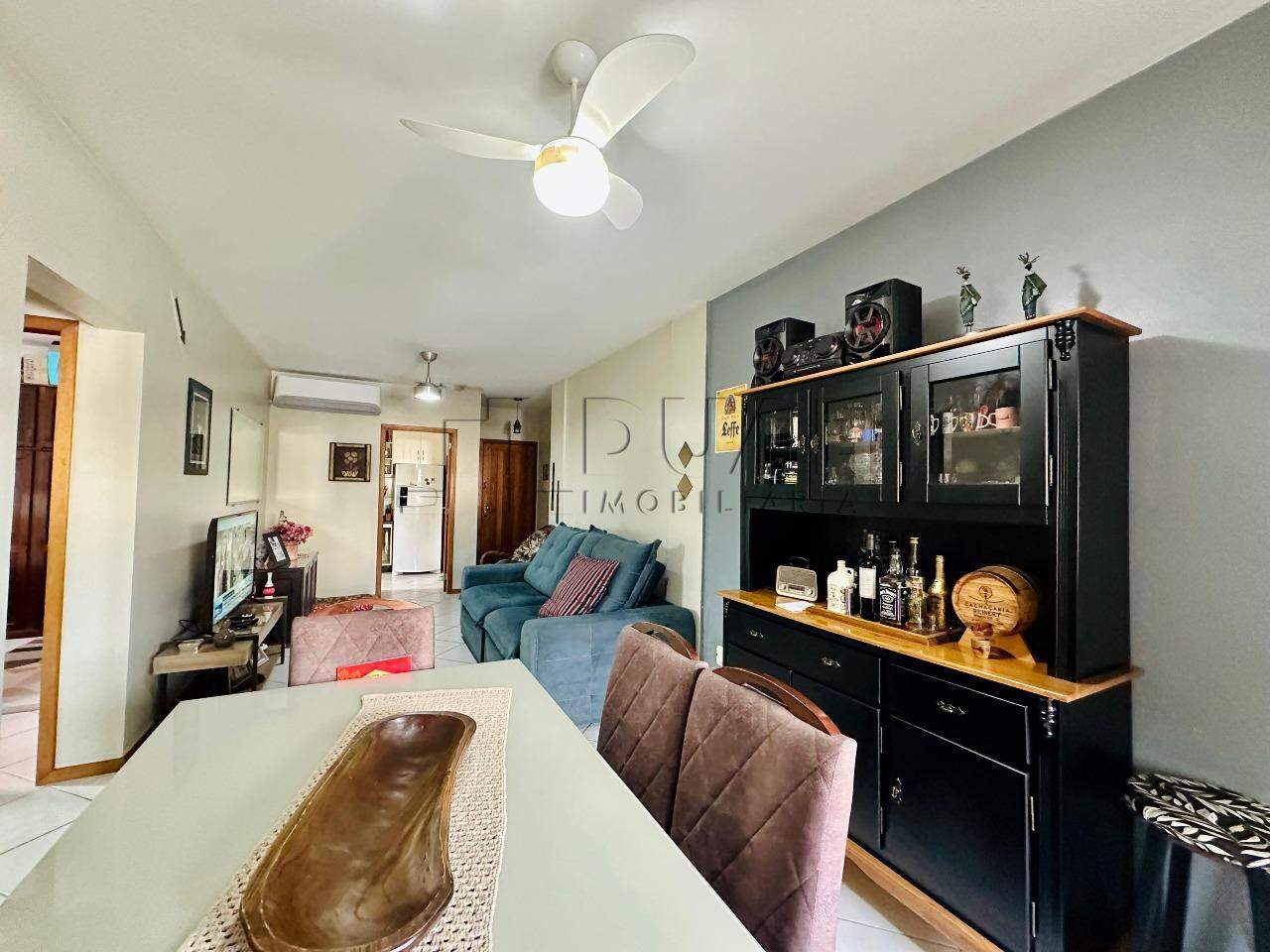 Apartamento à Venda na Barra do Rio Molha – 2 Quartos e Sacada com Churrasqueira