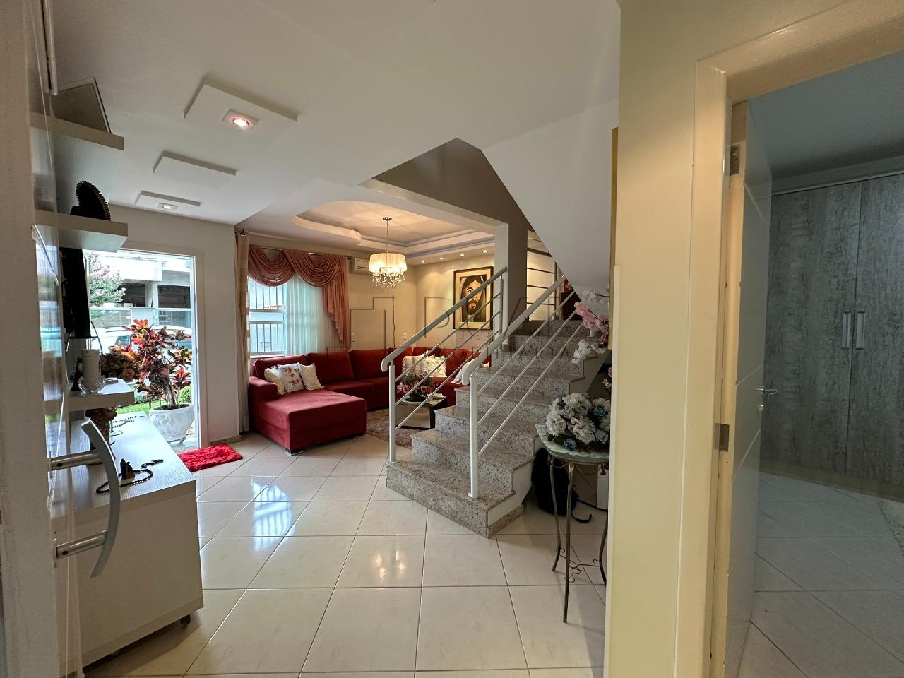Imagem Casa Alto Padrão no Centro com Piscina e Área de Festas