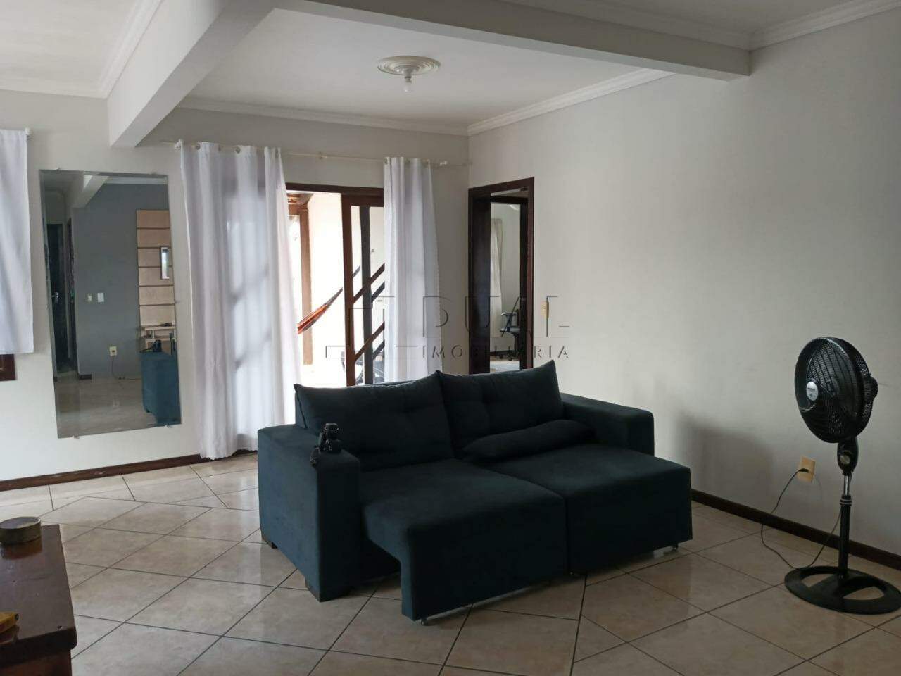 Imagem Sobrado à Venda no Bairro Amizade – 6 Dormitórios, 4 Banheiros e Potencial para Renda Extra