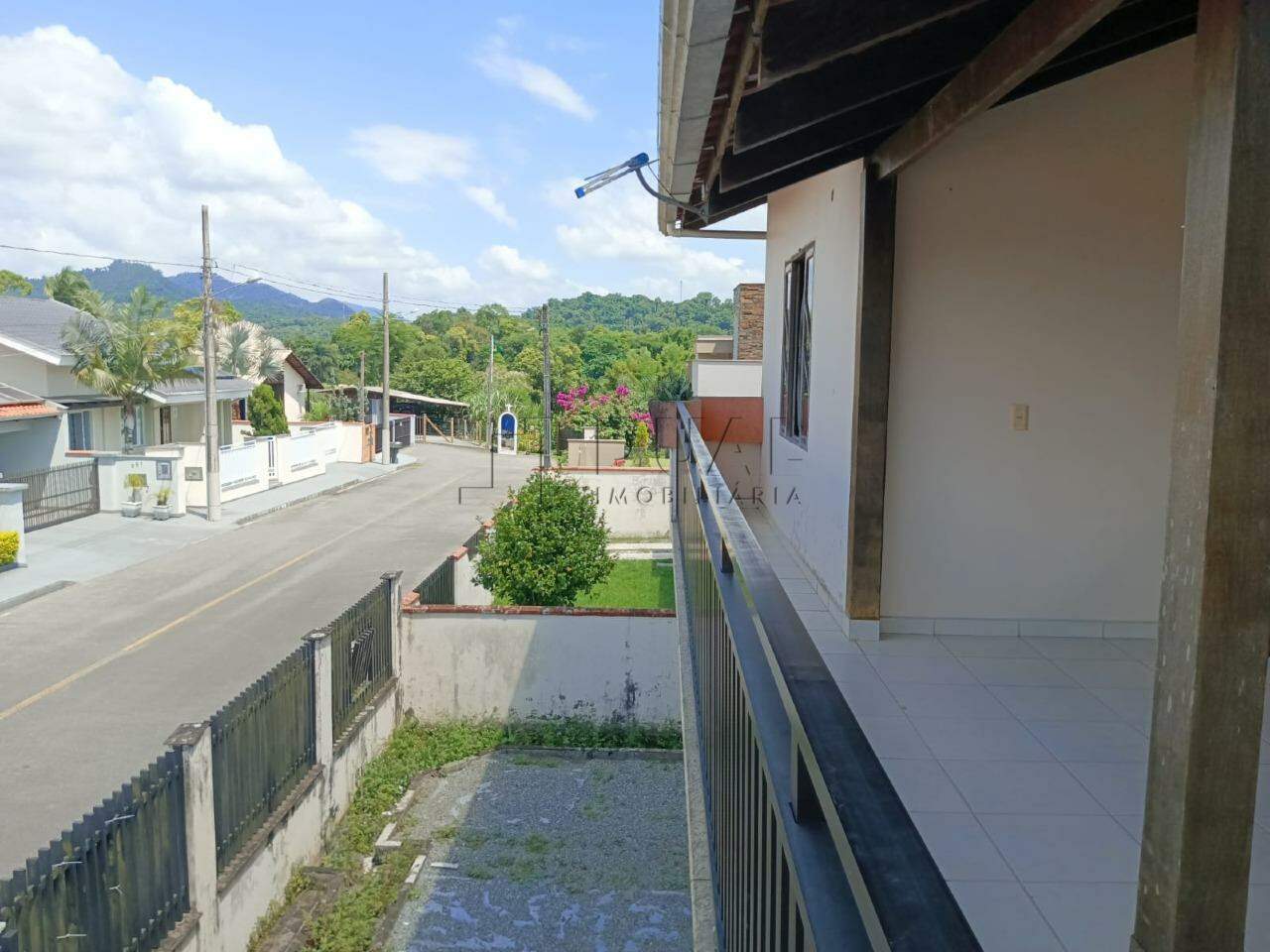 Imagem Sobrado à Venda no Bairro Amizade – 6 Dormitórios, 4 Banheiros e Potencial para Renda Extra