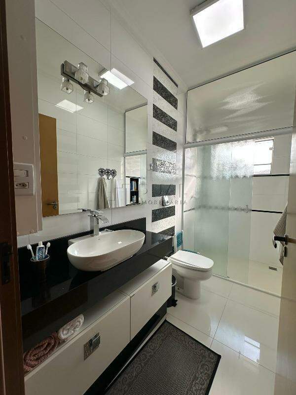 Imagem Casa à venda, 4 quartos, sendo 2 suítes, Jaraguá Esquerdo - Jaraguá do Sul/SC