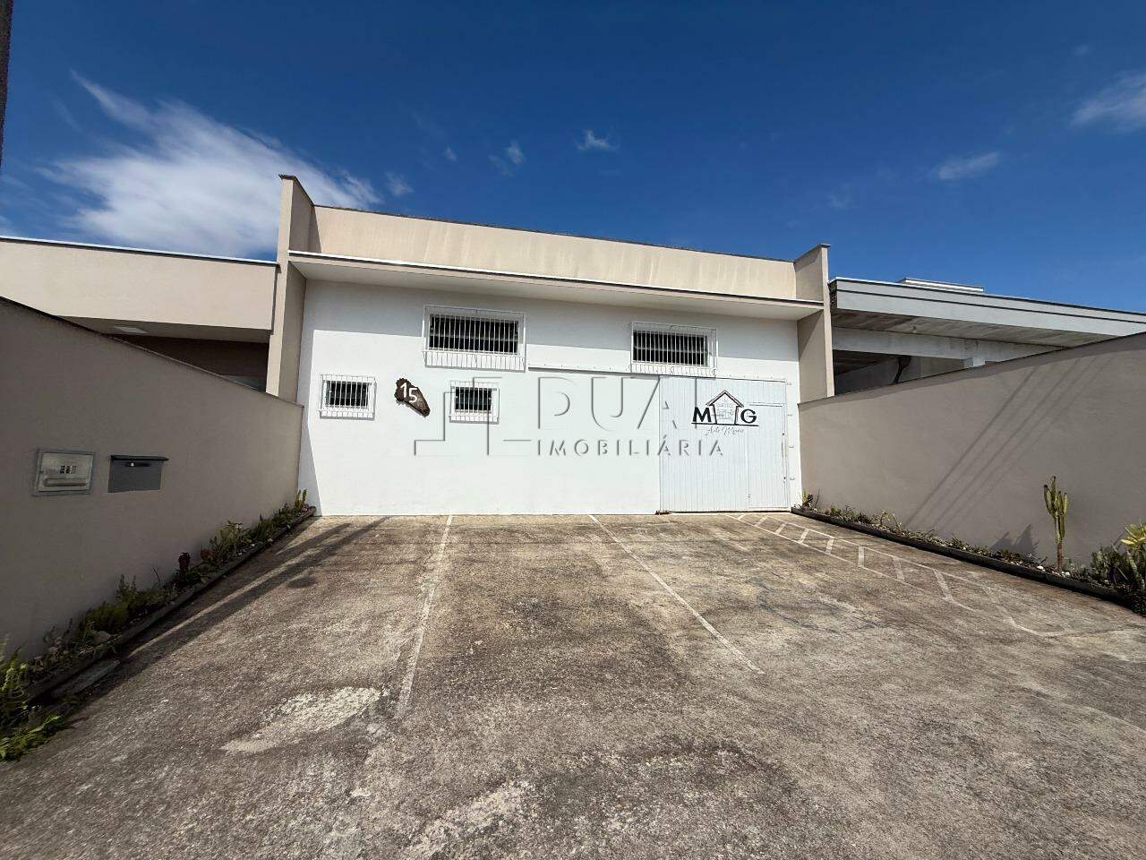 Imagem Casa Térrea com Piscina + Galpão Comercial em Terreno de Esquina