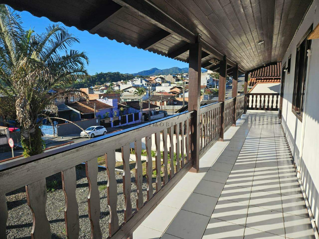 Casa com sala comercial no bairro Tifa Martins em Jaraguá do Sul
