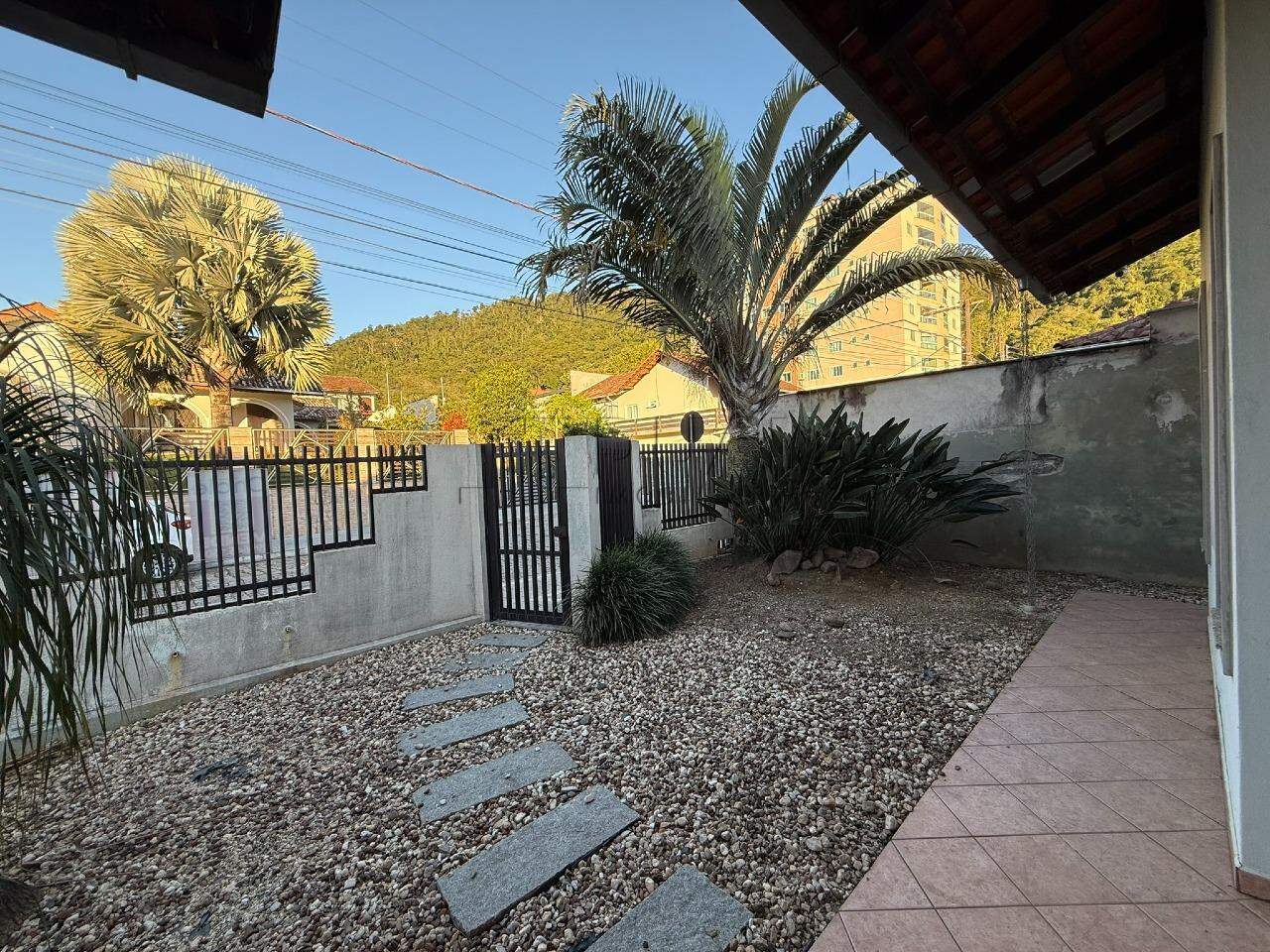 Imagem Casa próxima ao centro da cidade, no bairro Vila Nova