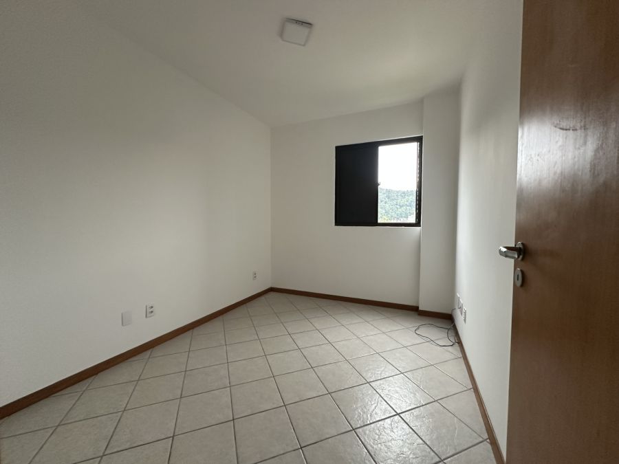 Imagem Apartamento no Centro com 1 Suíte + 2 Quartos, sacada e elevador