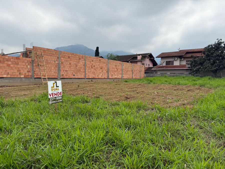 Terreno à Venda no Bairro Amizade – Rua Tranquila e Segura