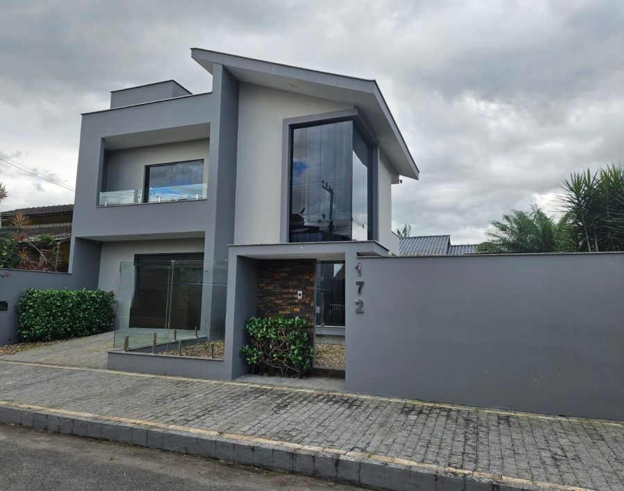 Imagem Sobrado à venda no bairro Amizade com 3 quartos rua tranquila e excelente localização!