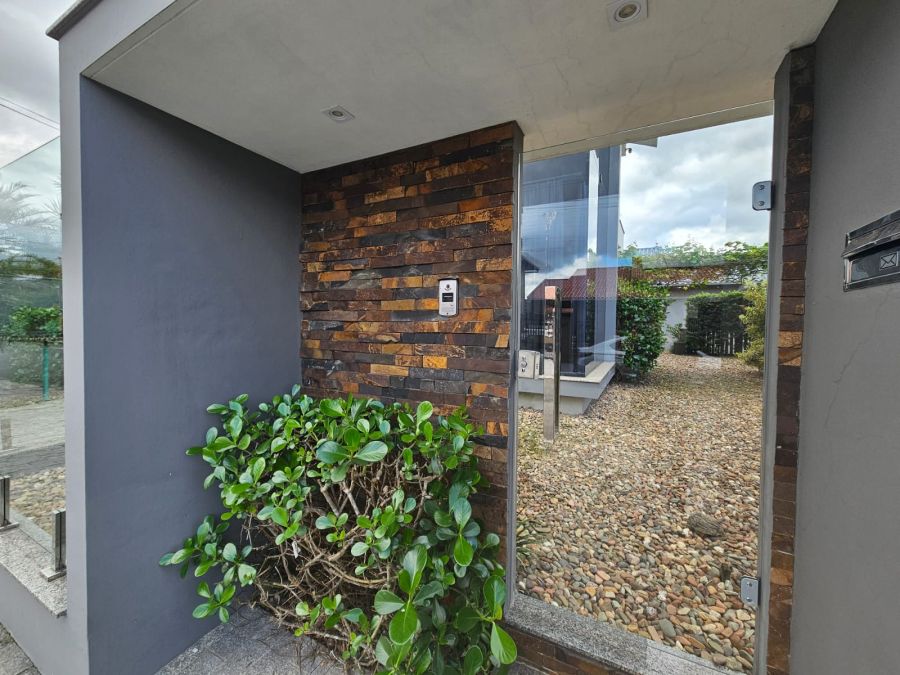 Imagem Sobrado à venda no bairro Amizade com 3 quartos rua tranquila e excelente localização!