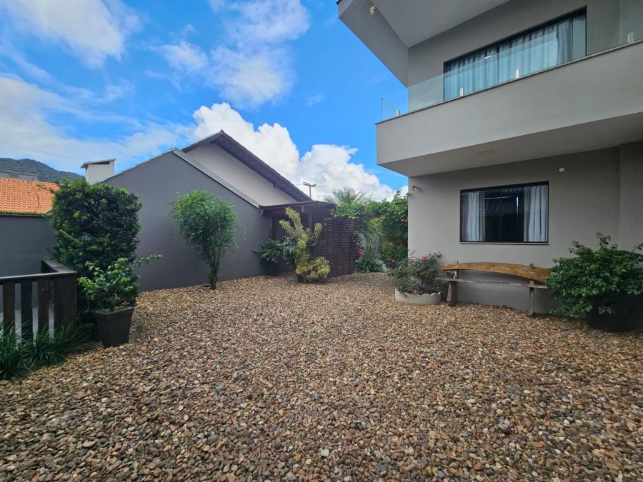 Imagem Sobrado à venda no bairro Amizade com 3 quartos rua tranquila e excelente localização!