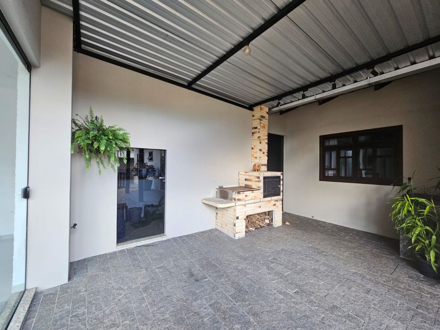 Imagem Sobrado à venda no bairro Amizade com 3 quartos rua tranquila e excelente localização!