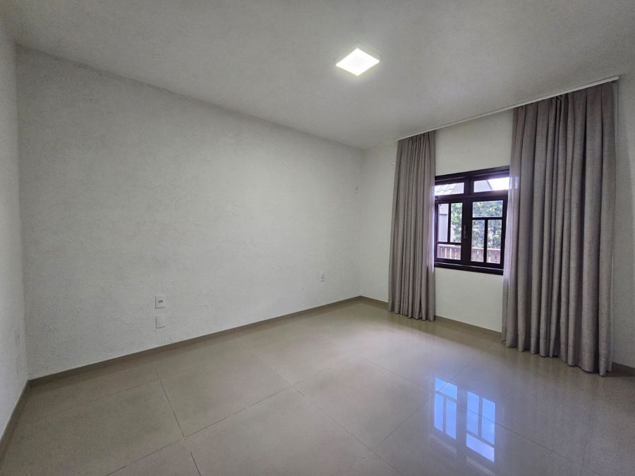 Imagem Sobrado à venda no bairro Amizade com 3 quartos rua tranquila e excelente localização!
