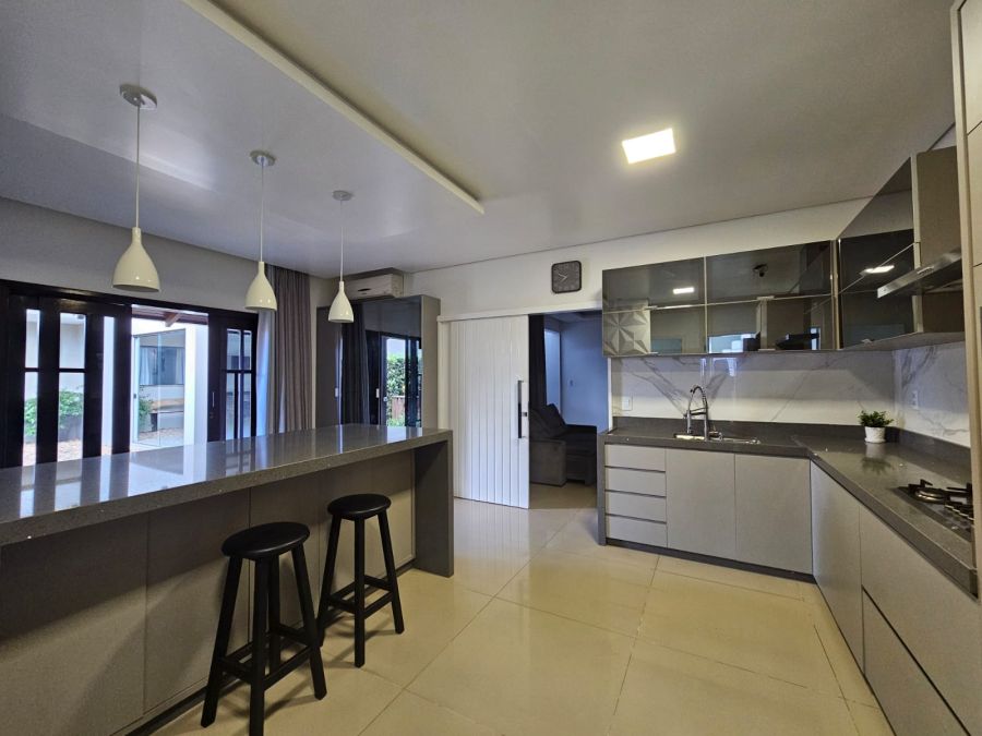 Imagem Sobrado à venda no bairro Amizade com 3 quartos rua tranquila e excelente localização!