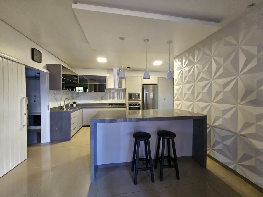 Imagem Sobrado à venda no bairro Amizade com 3 quartos rua tranquila e excelente localização!