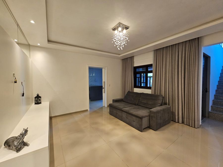 Imagem Sobrado à venda no bairro Amizade com 3 quartos rua tranquila e excelente localização!