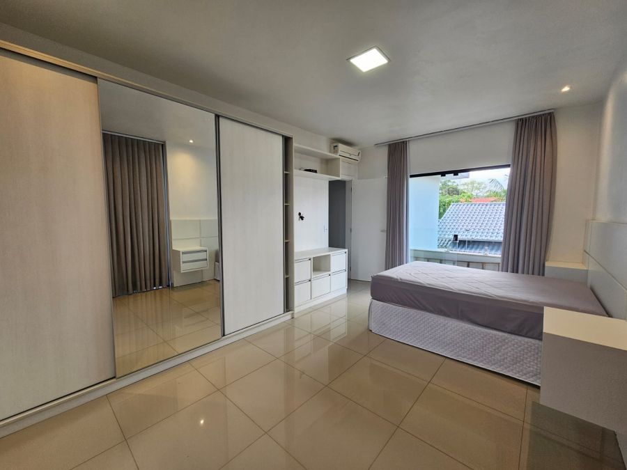 Imagem Sobrado à venda no bairro Amizade com 3 quartos rua tranquila e excelente localização!