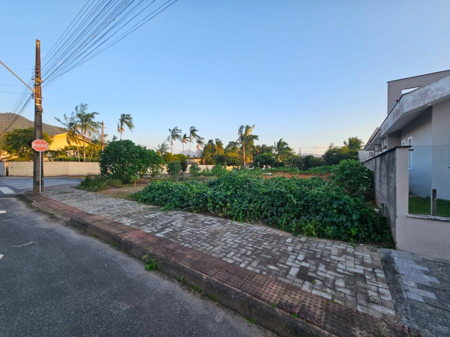 Terreno plano de esquina no bairro Amizade em Jaraguá do Sul