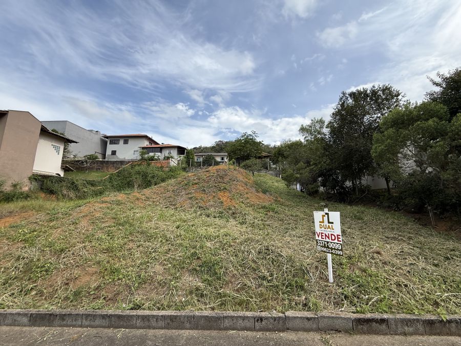 Imagem Terreno à venda no bairro Rio Molha em Jaraguá do Sul — 378m², local alto e próximo à Prefeitura