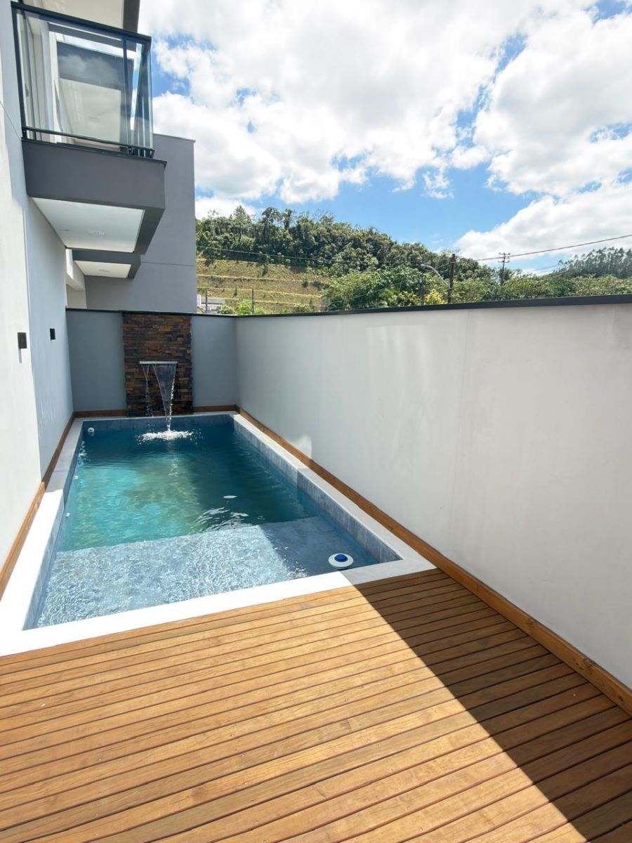 Imagem Casa com 3 suítes e piscina no bairro São Luís em Jaraguá do Sul
