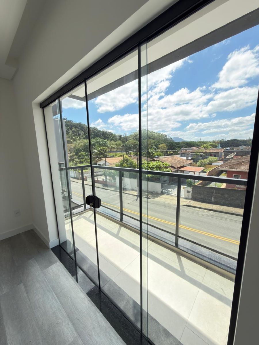 Imagem Casa com 3 suítes e piscina no bairro São Luís em Jaraguá do Sul