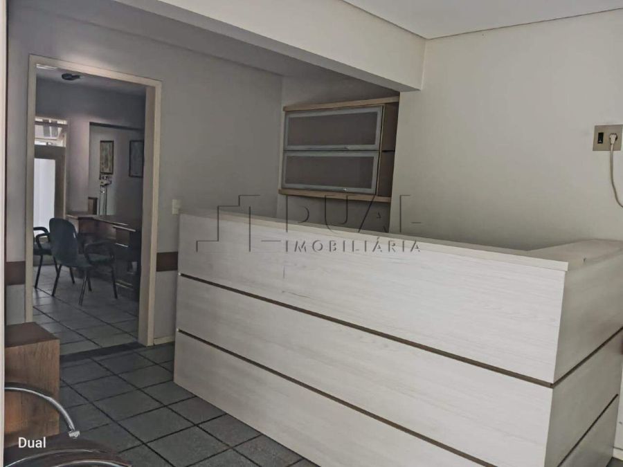 Sala Comercial Térrea para Locação no Centro – 85m² Mobiliada
