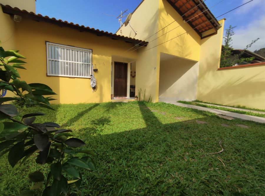 Imagem Casa de meio lote com 3 dormitórios no bairro Ilha da Figueira em Guaramirim