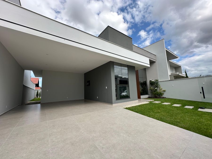 Imagem Casa de Alto Padrão com Piscina à Venda no Bairro Amizade