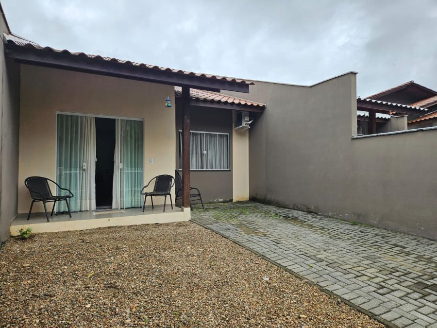 Imagem Casa geminada aconchegante, ideal para quem busca conforto, praticidade e contato com a natureza no dia a dia.