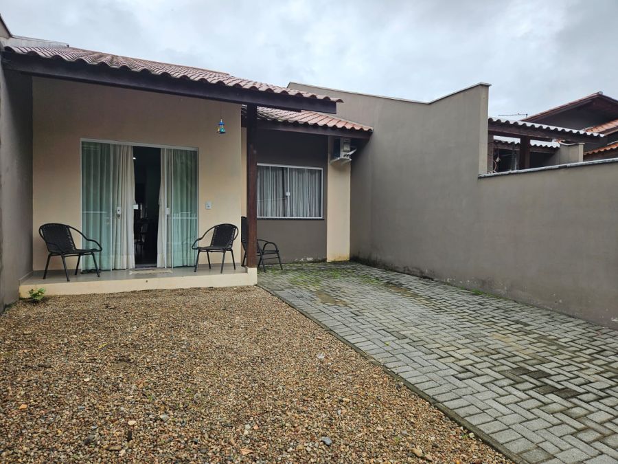 Imagem Casa geminada aconchegante, ideal para quem busca conforto, praticidade e contato com a natureza no dia a dia.