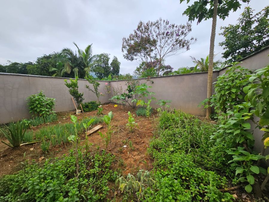 Imagem Casa geminada aconchegante, ideal para quem busca conforto, praticidade e contato com a natureza no dia a dia.