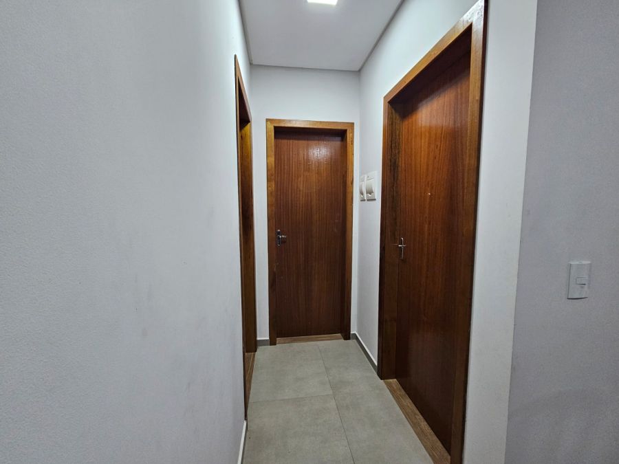 Imagem Casa geminada aconchegante, ideal para quem busca conforto, praticidade e contato com a natureza no dia a dia.