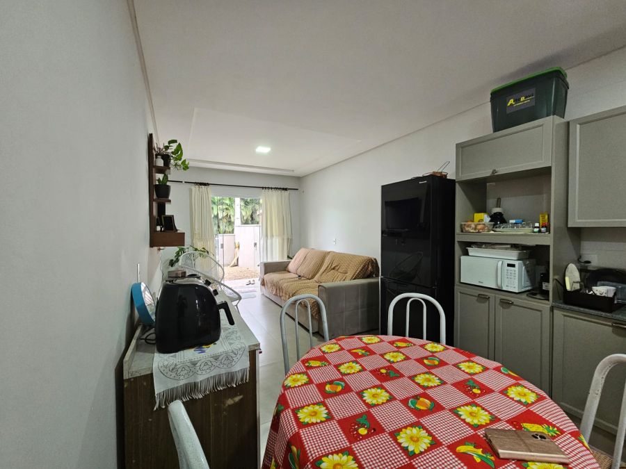 Imagem Casa geminada aconchegante, ideal para quem busca conforto, praticidade e contato com a natureza no dia a dia.