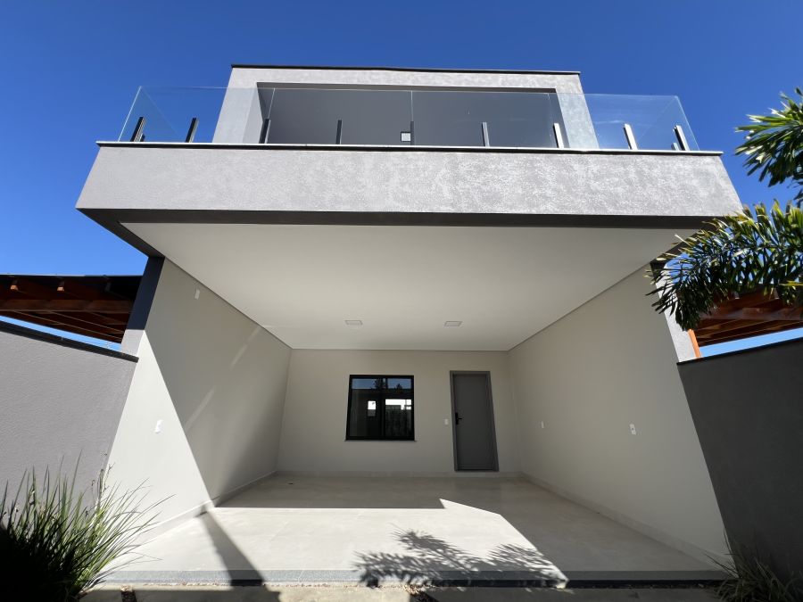 Linda Casa Geminada com 1 Suíte + 2 Dormitórios - Oportunidade Única