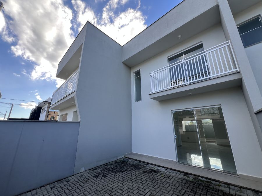 Casa Geminada com 3 Dormitórios à Venda