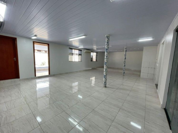 Imagem Casa à venda no Bairro Jaraguá 99 em Jaraguá do Sul. Imóvel com 1 suite+2 quartos, sala ampla,varanda, área de churrasqueira e excelente localização, próximo a mercados, escolas e comércios. Pronto para morar. Agende
