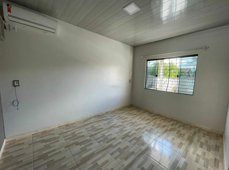 Imagem Casa à venda no Bairro Jaraguá 99 em Jaraguá do Sul. Imóvel com 1 suite+2 quartos, sala ampla,varanda, área de churrasqueira e excelente localização, próximo a mercados, escolas e comércios. Pronto para morar. Agende