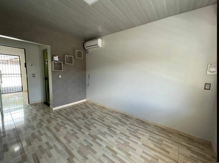 Imagem Casa à venda no Bairro Jaraguá 99 em Jaraguá do Sul. Imóvel com 1 suite+2 quartos, sala ampla,varanda, área de churrasqueira e excelente localização, próximo a mercados, escolas e comércios. Pronto para morar. Agende