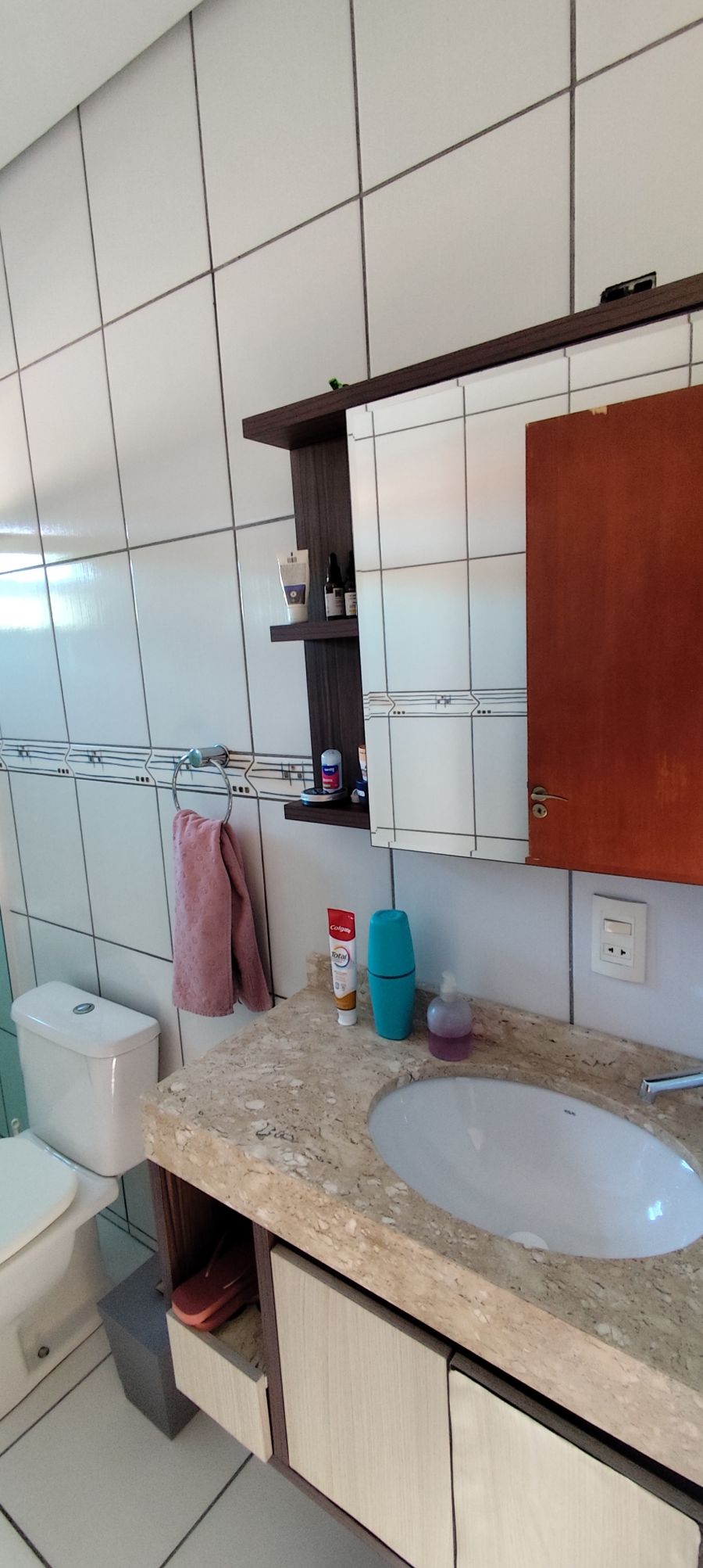 Imagem Casa  com 2 pavimentos e 4 Quartos no Bairro Estrada Nova