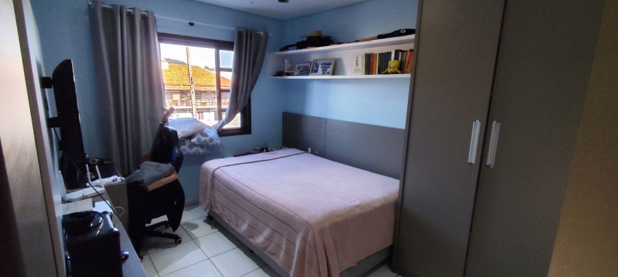 Imagem Casa  com 2 pavimentos e 4 Quartos no Bairro Estrada Nova